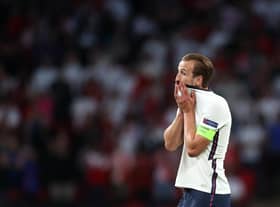 Harry Kane and his England team-mates will have to conquer the pressure that weighs on them (Photo by Carl Recine - Pool/Getty Images)