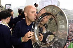 Feyenoord's Dutch head coach Arne Slot kisses the Champion's Plate on the balcony of the town hall during a ceremony to mark the club winning the Dutch 'Eredivisie' football league in Rotterdam on May 15, 2023. Feyenoord became national champions for the first time in six years. (Photo by Olaf Kraak / ANP / AFP) / Netherlands OUT (Photo by OLAF KRAAK/ANP/AFP via Getty Images)